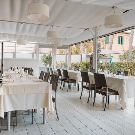Hotel Milton مارينا دي بييتراسانْت المظهر الخارجي الصورة