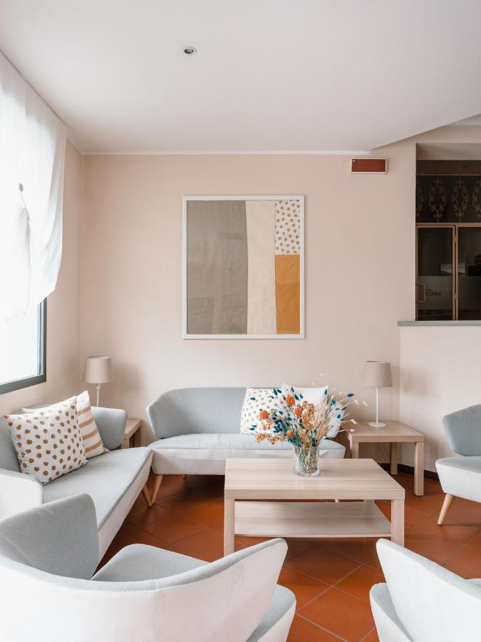 Hotel Milton مارينا دي بييتراسانْت المظهر الخارجي الصورة