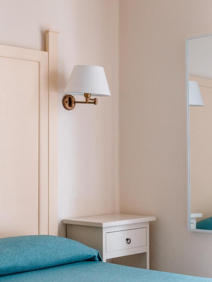 Hotel Milton مارينا دي بييتراسانْت المظهر الخارجي الصورة