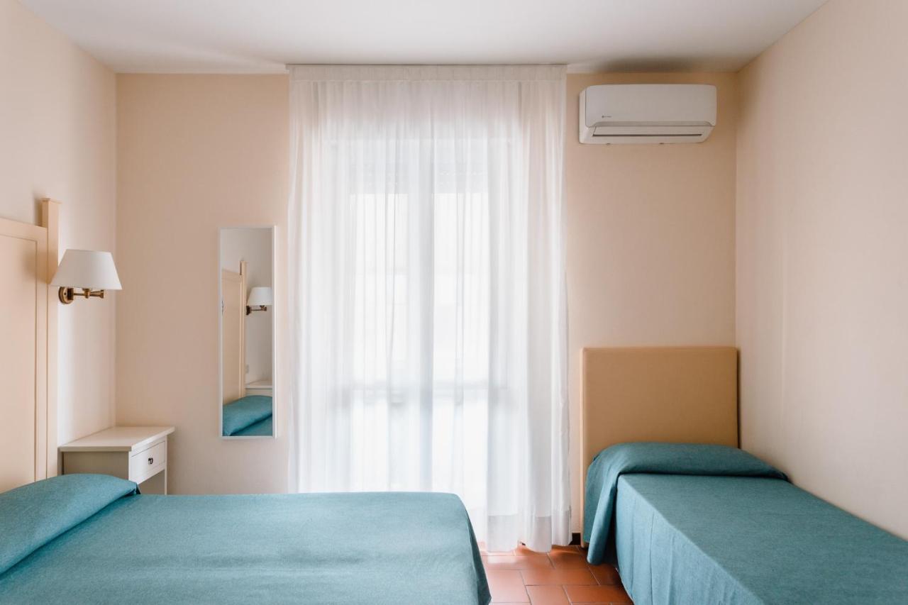 Hotel Milton مارينا دي بييتراسانْت المظهر الخارجي الصورة