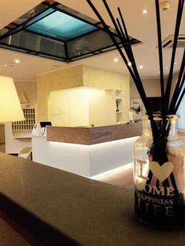 Hotel Milton مارينا دي بييتراسانْت المظهر الخارجي الصورة