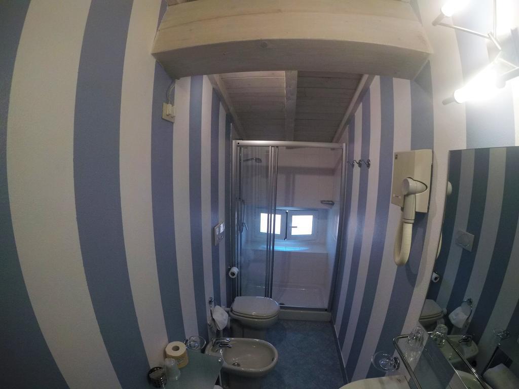 Hotel Milton مارينا دي بييتراسانْت المظهر الخارجي الصورة
