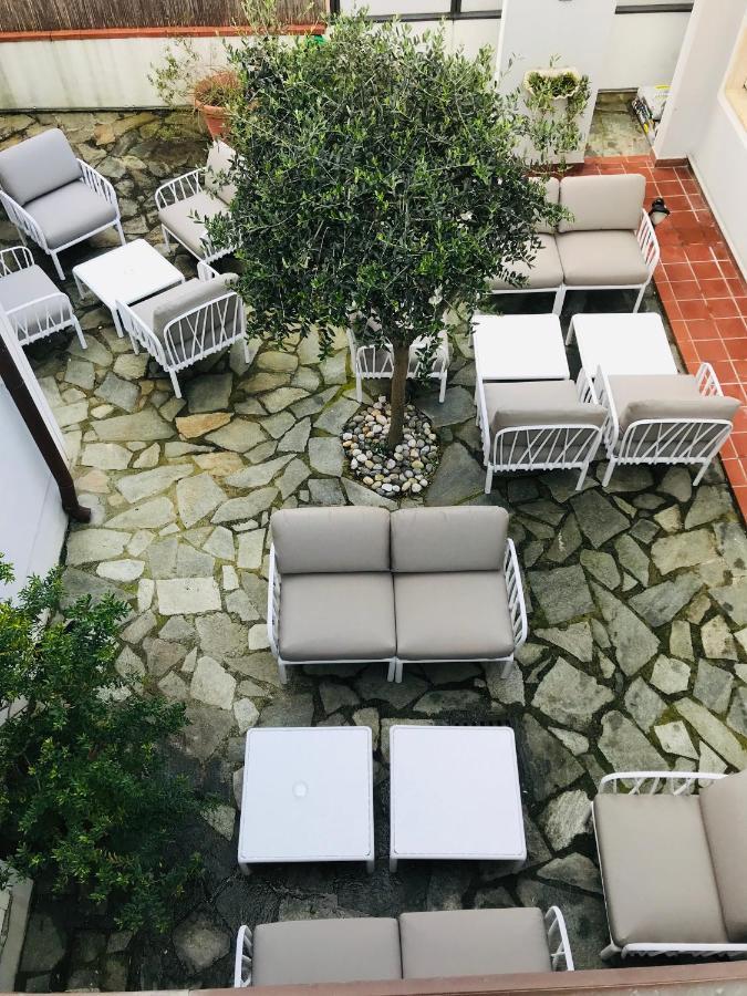 Hotel Milton مارينا دي بييتراسانْت المظهر الخارجي الصورة